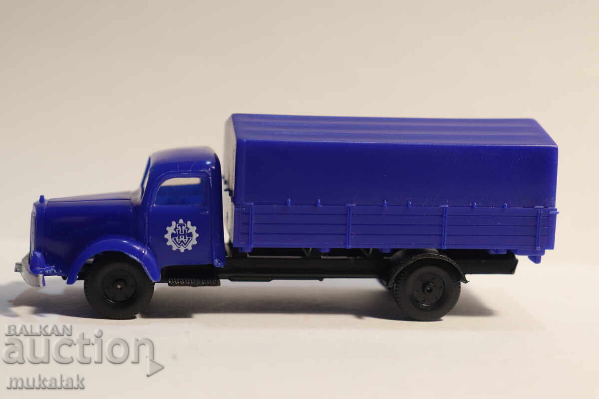 I.M.U. H0 1/87 Truck Model