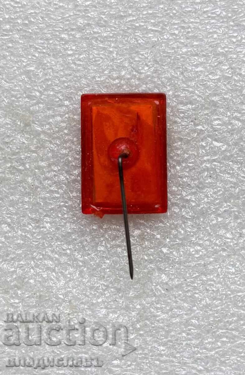 Veche insignă cântăreț Emil Dimitrov RPR cu preț € 3.00 | 5.87 BGN