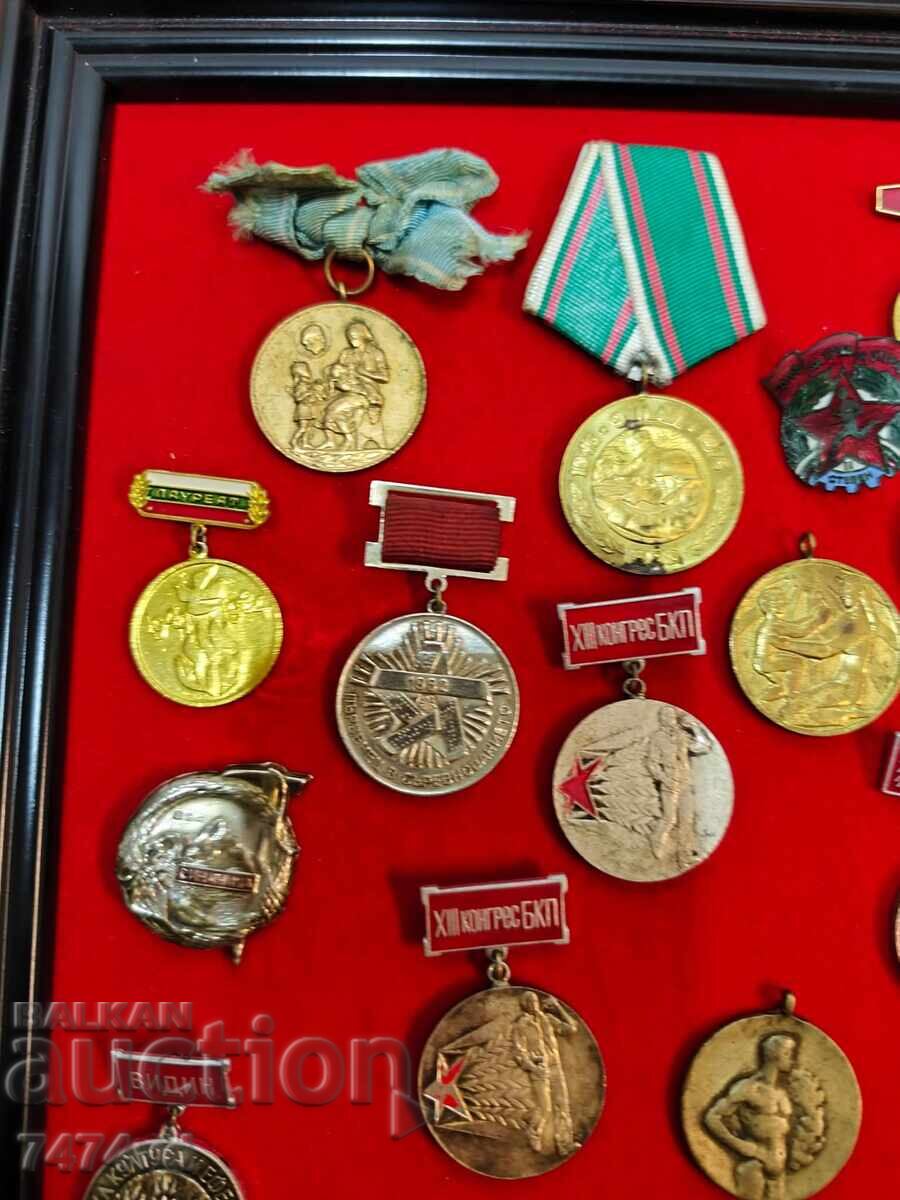 48 броя емайлирани и др медали ,ордени знаци пендари ,др с цена € 120.00 | 234.70 лв. 48 броя емайлирани и др медали ,ордени знаци пендари ,др с цена € 120.00 | 234.70 лв.