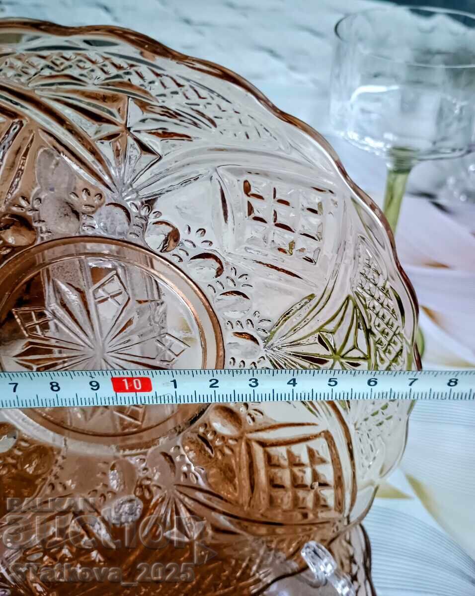 Δημοπρασία Ρετρό πιατάκια γλυκού σε όμορφο καραμελένιο χρώμα 4 τμχ Δημοπρασία Ρετρό πιατάκια γλυκού σε όμορφο καραμελένιο χρώμα 4 τμχ