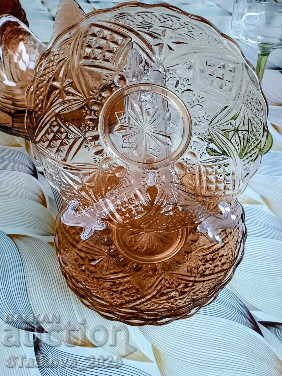 Ρετρό πιατάκια γλυκού σε όμορφο καραμελένιο χρώμα 4 τμχ Ρετρό πιατάκια γλυκού σε όμορφο καραμελένιο χρώμα 4 τμχ