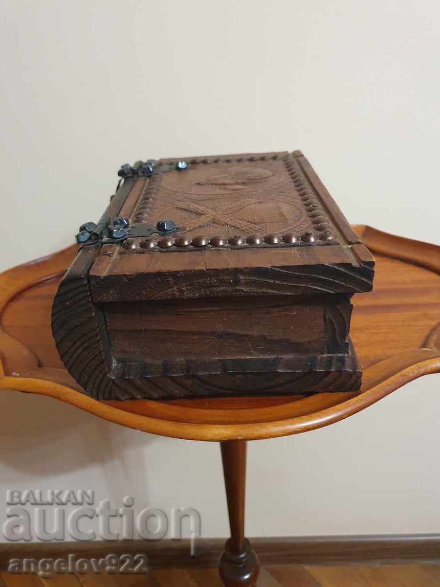 Доставка на Винтидж дървена кутия за бижута с щампована естествена кожа!