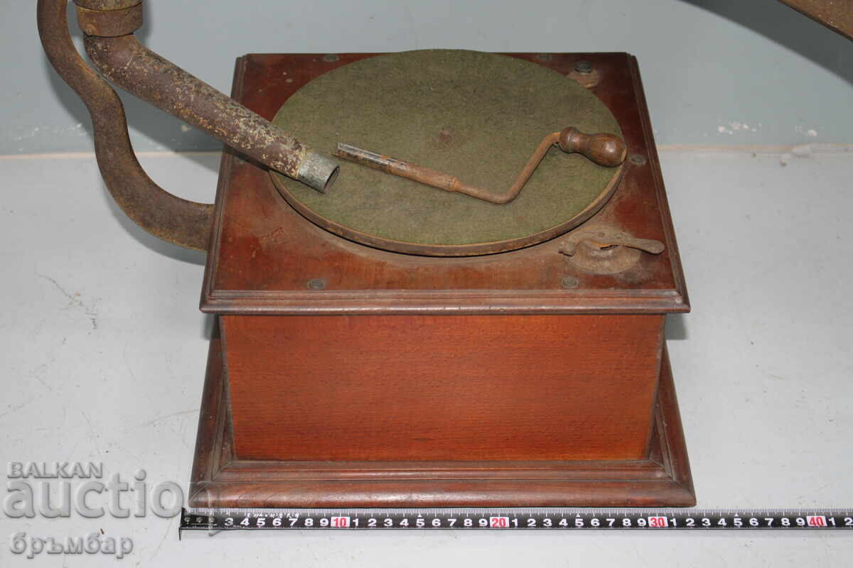 Αρχαίο γραμμόφωνο με χοάνη για διακόσμηση ή επισκευή με τιμή € 290.00 | 567.19 BGN Αρχαίο γραμμόφωνο με χοάνη για διακόσμηση ή επισκευή με τιμή € 290.00 | 567.19 BGN