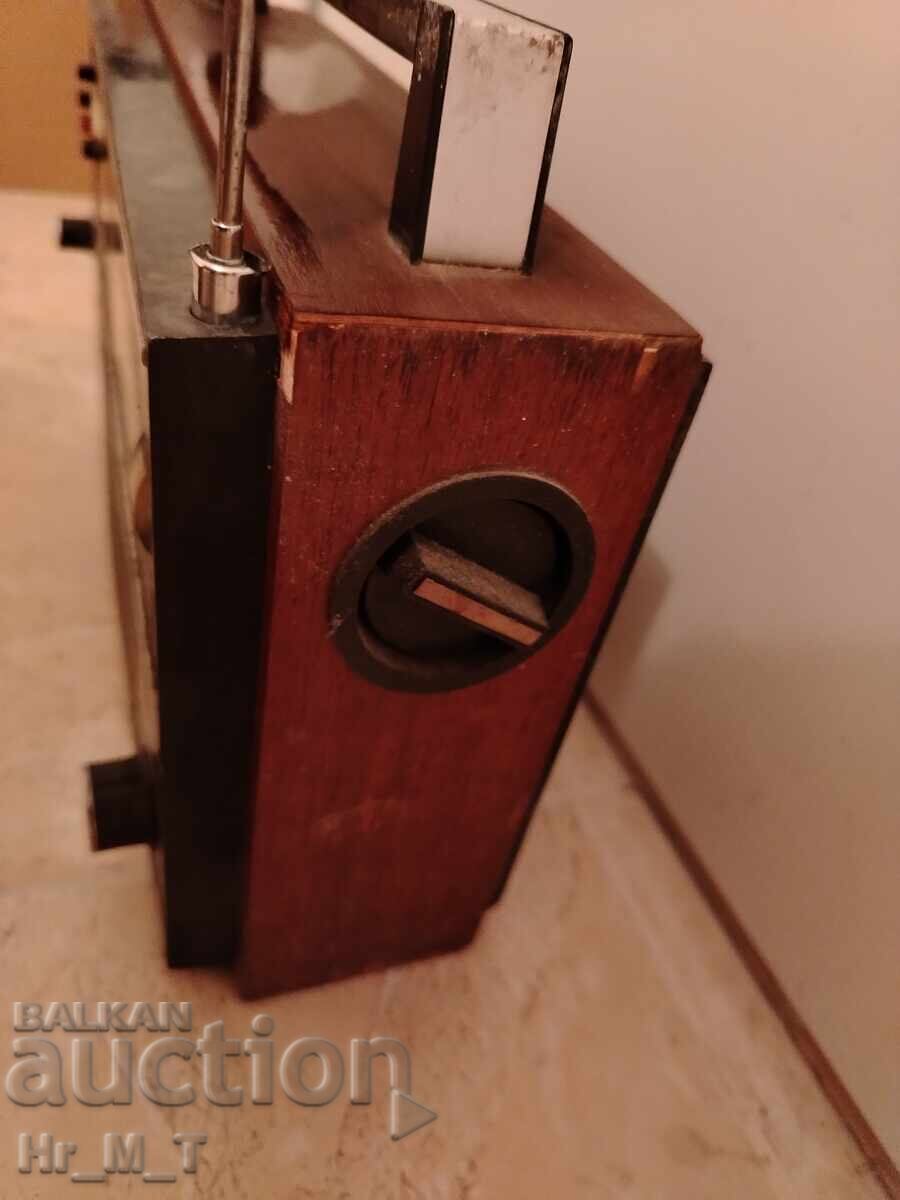 Радио приемник Селена с цена € 5.95 | 11.64 лв. Радио приемник Селена с цена € 5.95 | 11.64 лв.