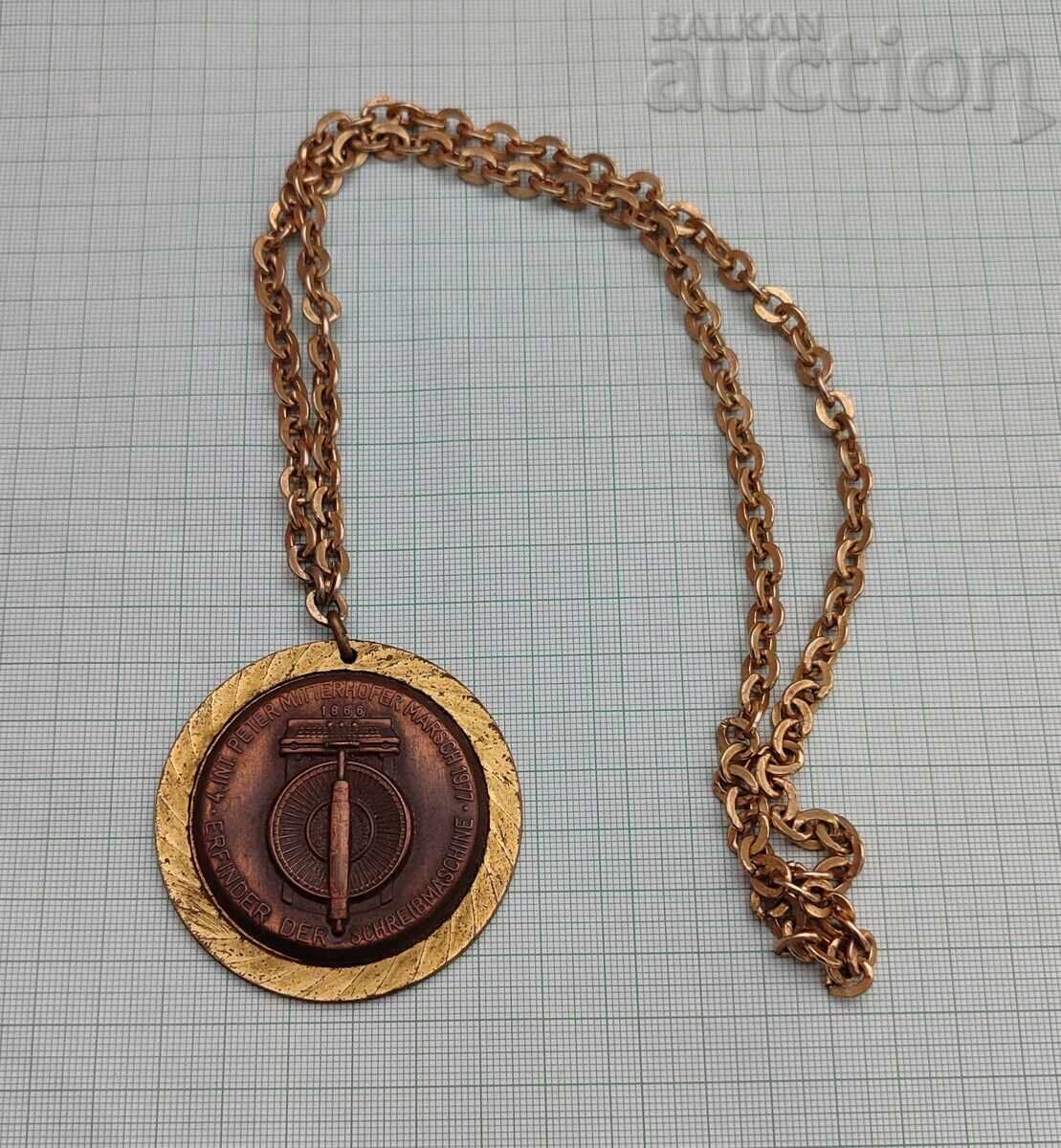 ПИШЕЩА МАШИНА МИТЕРХОФЕР МЕДАЛ 1977 г. с цена € 7.00 | 13.69 лв. ПИШЕЩА МАШИНА МИТЕРХОФЕР МЕДАЛ 1977 г. с цена € 7.00 | 13.69 лв.