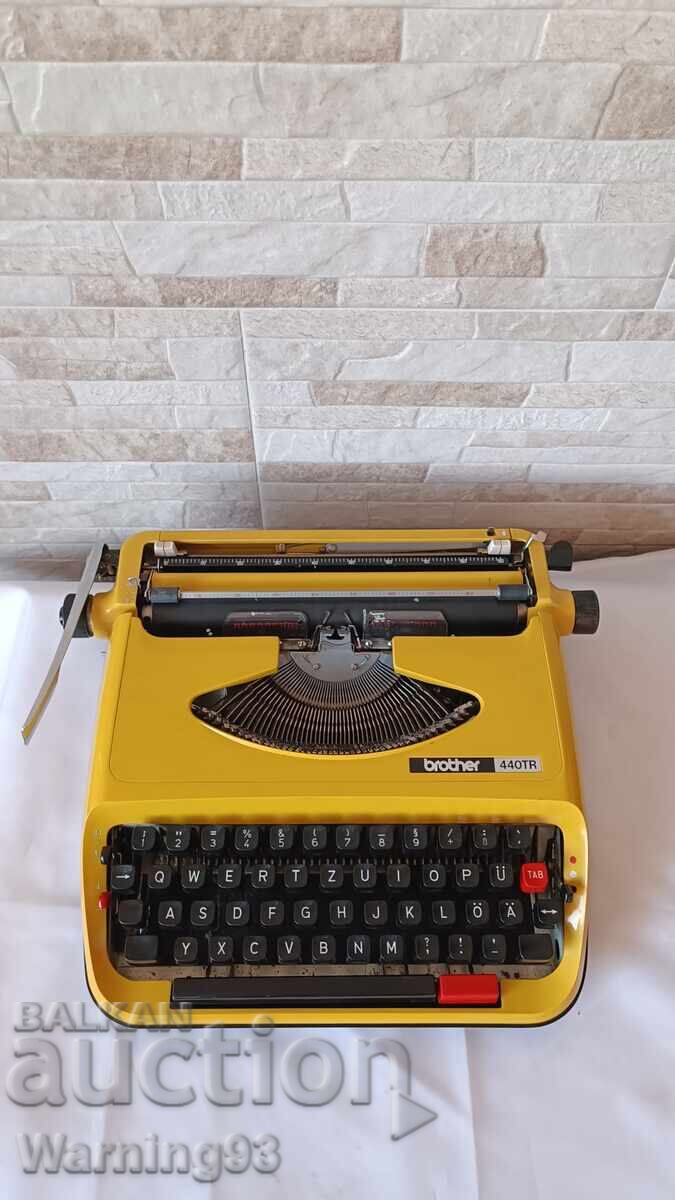 Παλιά γραφομηχανή Brother 440TR - Japan - 1971 god με τιμή € 40.00 | 78.23 BGN