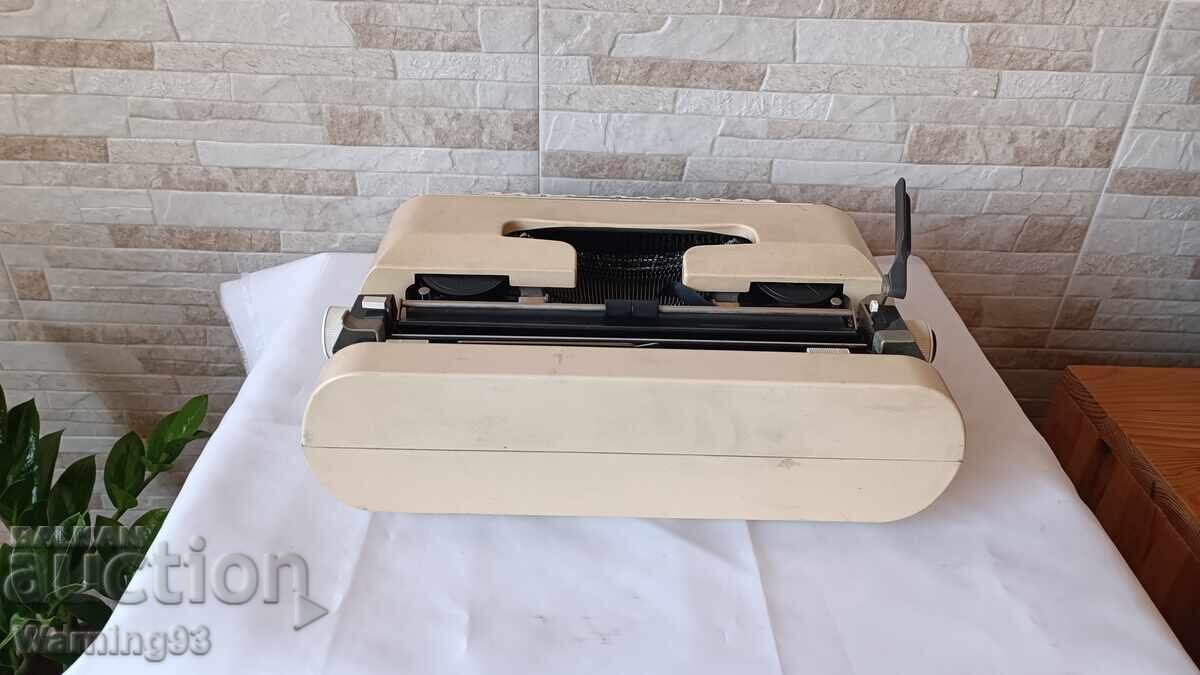 Παράδοση Παλιά γραφομηχανή Olivetti Lettera 35 - Spain - 1980" έτος