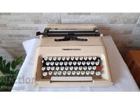 Стара пишеща машина Olivetti Lettera 35 - Spain - 1980" год.