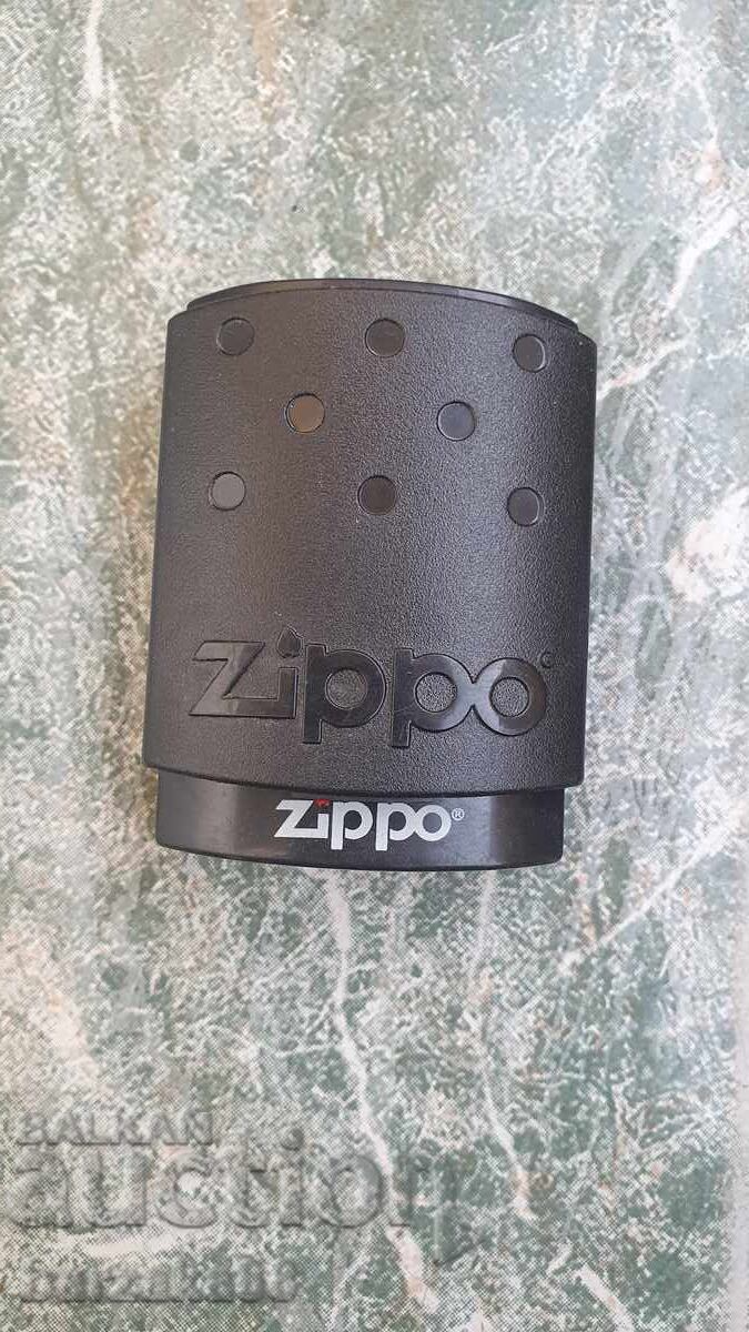 Запалка Зипо Zippo НОВА с цена € 21.00 | 41.07 лв. Запалка Зипо Zippo НОВА с цена € 21.00 | 41.07 лв.