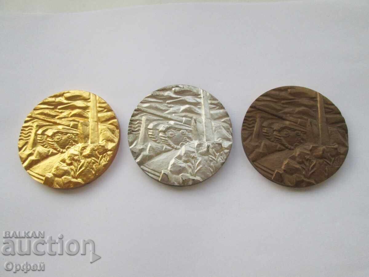 NRB Σοσιαλιστικά παλιά επιτραπέζια μετάλλια πλακέτες Θωρακισμένη Ταξιαρχία Β' ΠΠ NRB Σοσιαλιστικά παλιά επιτραπέζια μετάλλια πλακέτες Θωρακισμένη Ταξιαρχία Β' ΠΠ