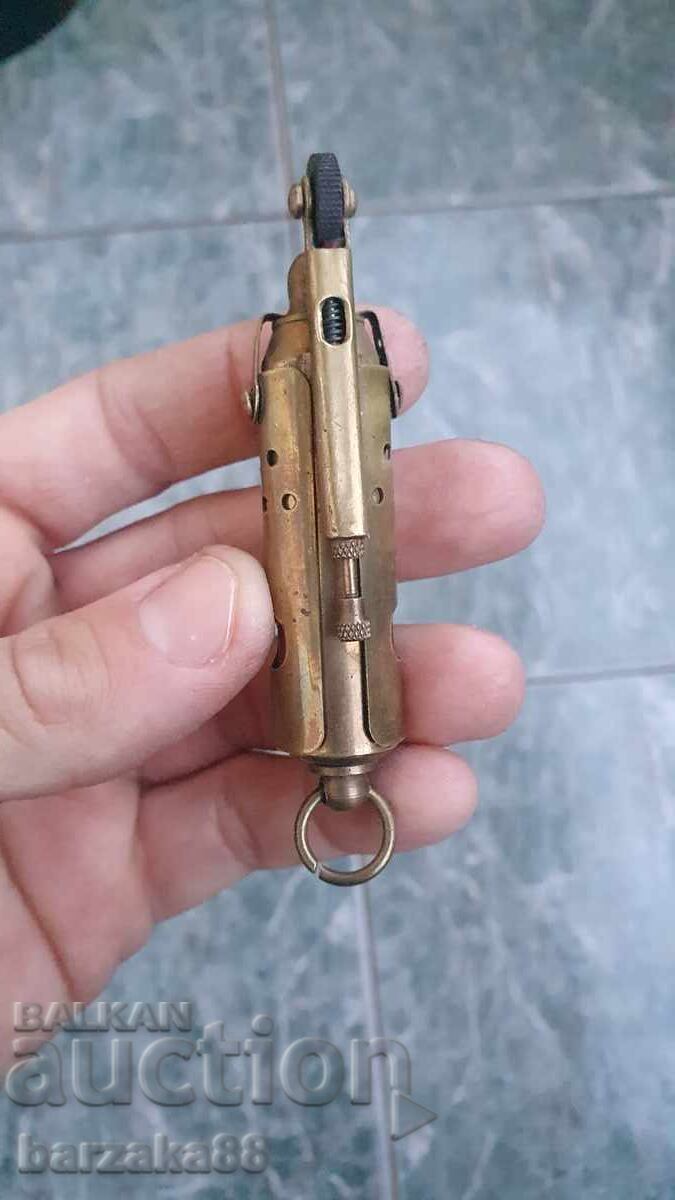 Стара месингова Запалка с цена € 25.00 | 48.90 лв. Стара месингова Запалка с цена € 25.00 | 48.90 лв.