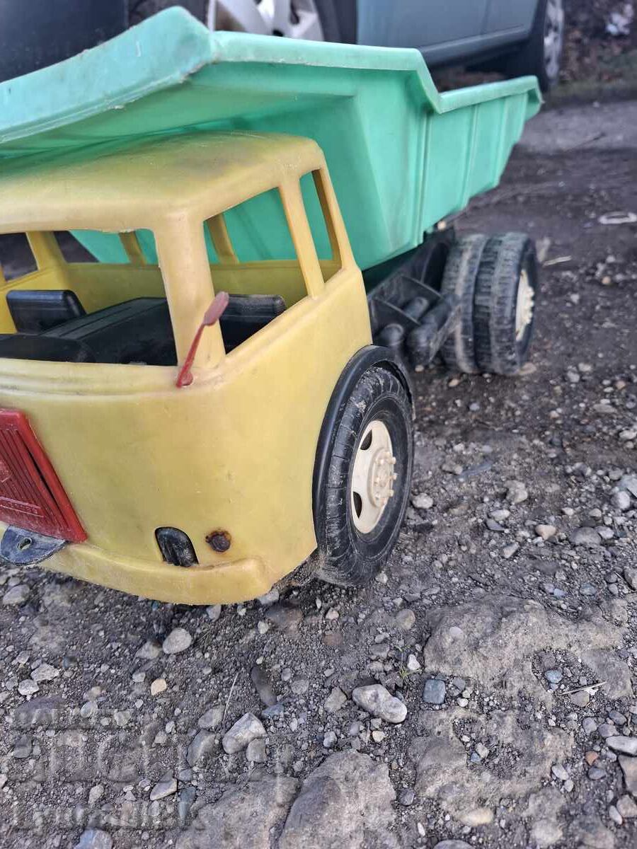 Детска играчка - камион с цена € 35.00 | 68.45 лв. Детска играчка - камион с цена € 35.00 | 68.45 лв.
