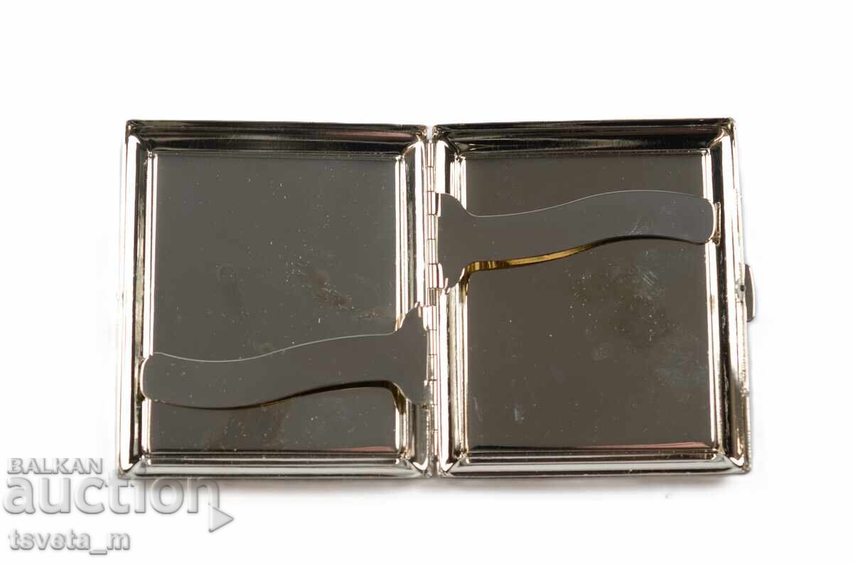 Licitație Tabacheră metalică cu piele Licitație Tabacheră metalică cu piele