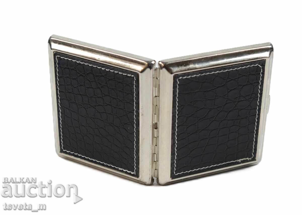 Livrarea Tabacheră metalică cu piele Livrarea Tabacheră metalică cu piele