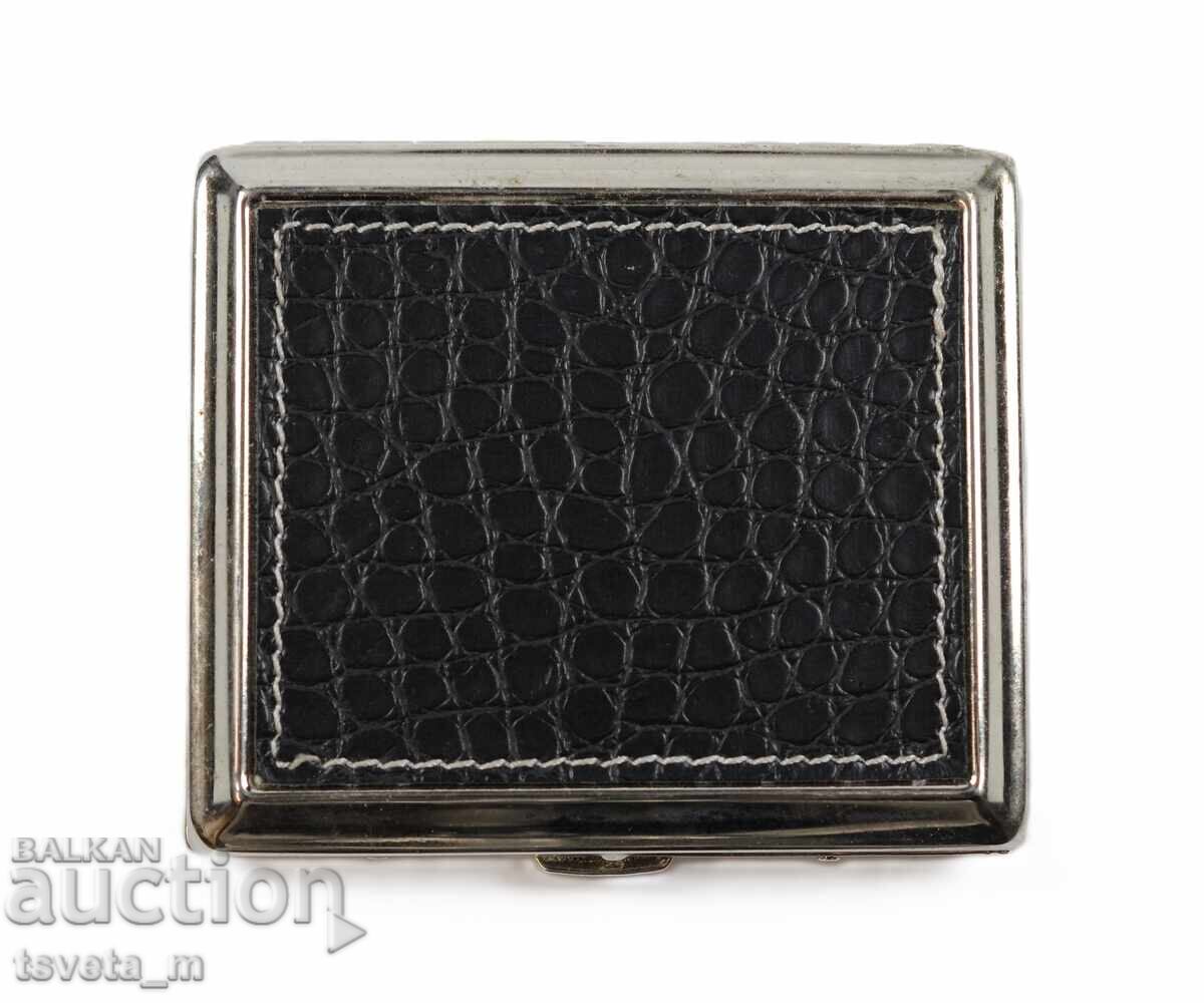 Tabacheră metalică cu piele Tabacheră metalică cu piele