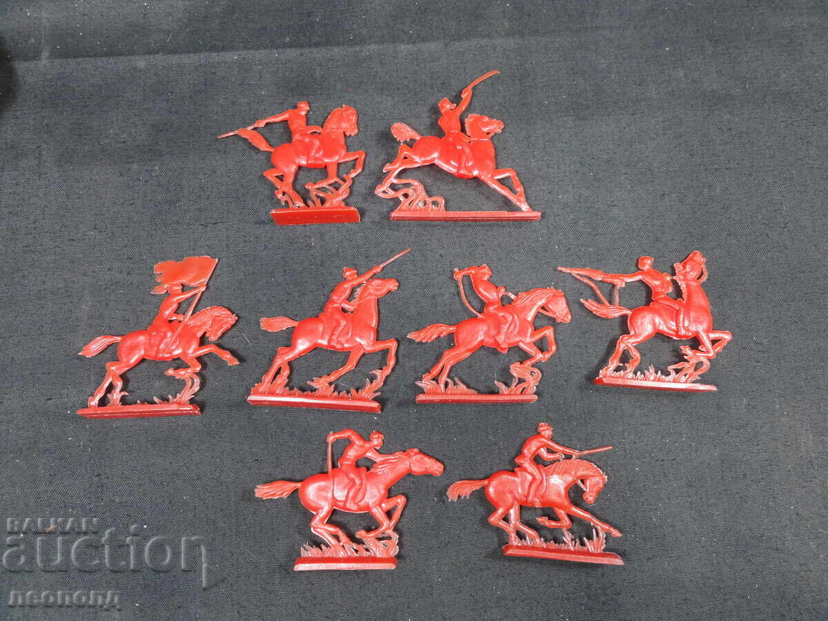 8 СТАРИ РЕТРО СОЦ СССР ПЛАСТМАСОВИ ФИГУРКИ ВОЙНИЦИ КОННИЦА с цена € 10.00 | 19.56 лв.