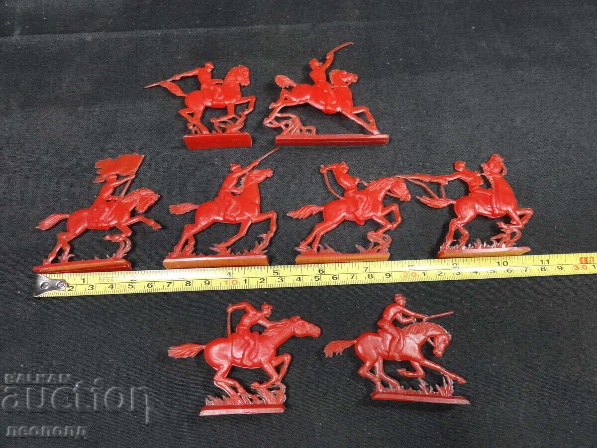 Аукцион 8 СТАРИ РЕТРО СОЦ СССР ПЛАСТМАСОВИ ФИГУРКИ ВОЙНИЦИ КОННИЦА