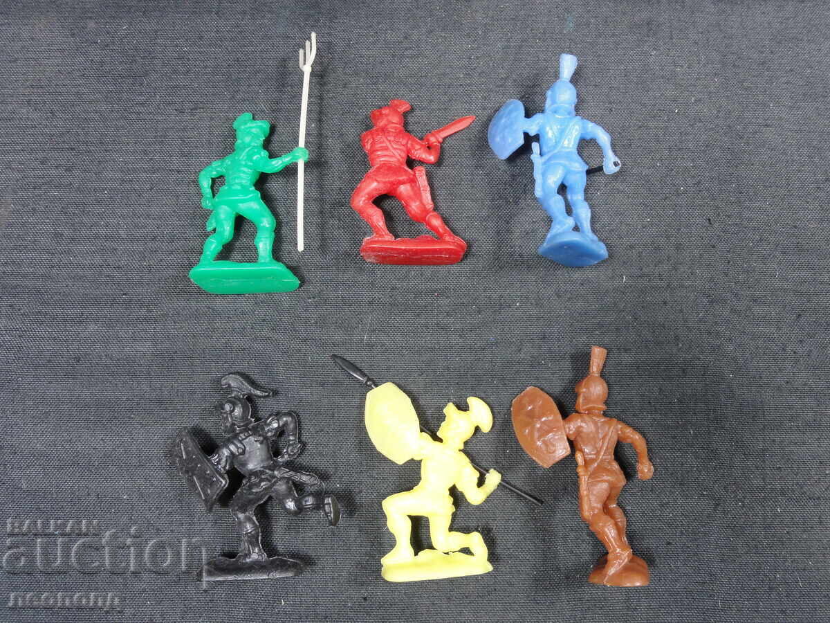6 OLD RETRO SOCIALIST PLASTIC TOY FIGURES GLADIATORS with price € 15.00 | 29.34 BGN
