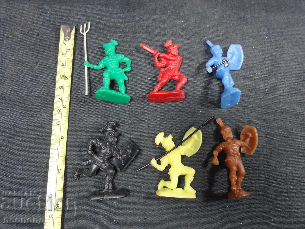 Auction  6 OLD RETRO SOCIALIST PLASTIC TOY FIGURES GLADIATORS