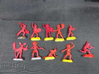 10 СТАРИ РЕТРО ПЛАСТМАСОВИ ИГРАЧКИ ФИГУРКИ ИНДИАНЦИ