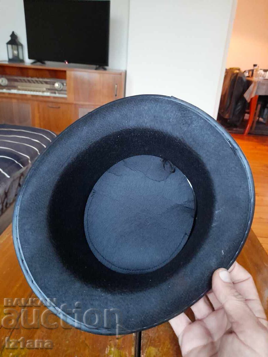 Livrarea Cilindru vechi pentru magicieni Livrarea Cilindru vechi pentru magicieni