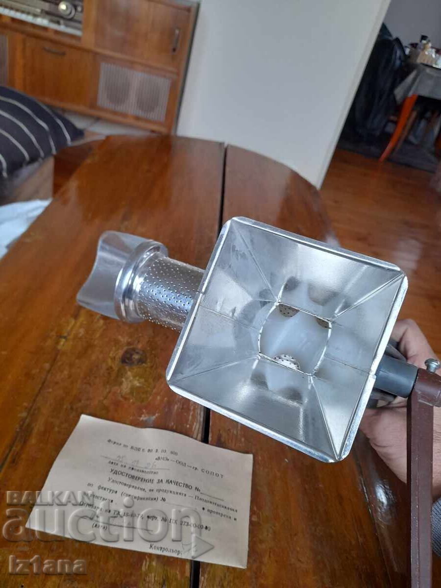 Livrarea Storcator de fructe vechi, masina de tocat rosii VMZ Sopot Livrarea Storcator de fructe vechi, masina de tocat rosii VMZ Sopot