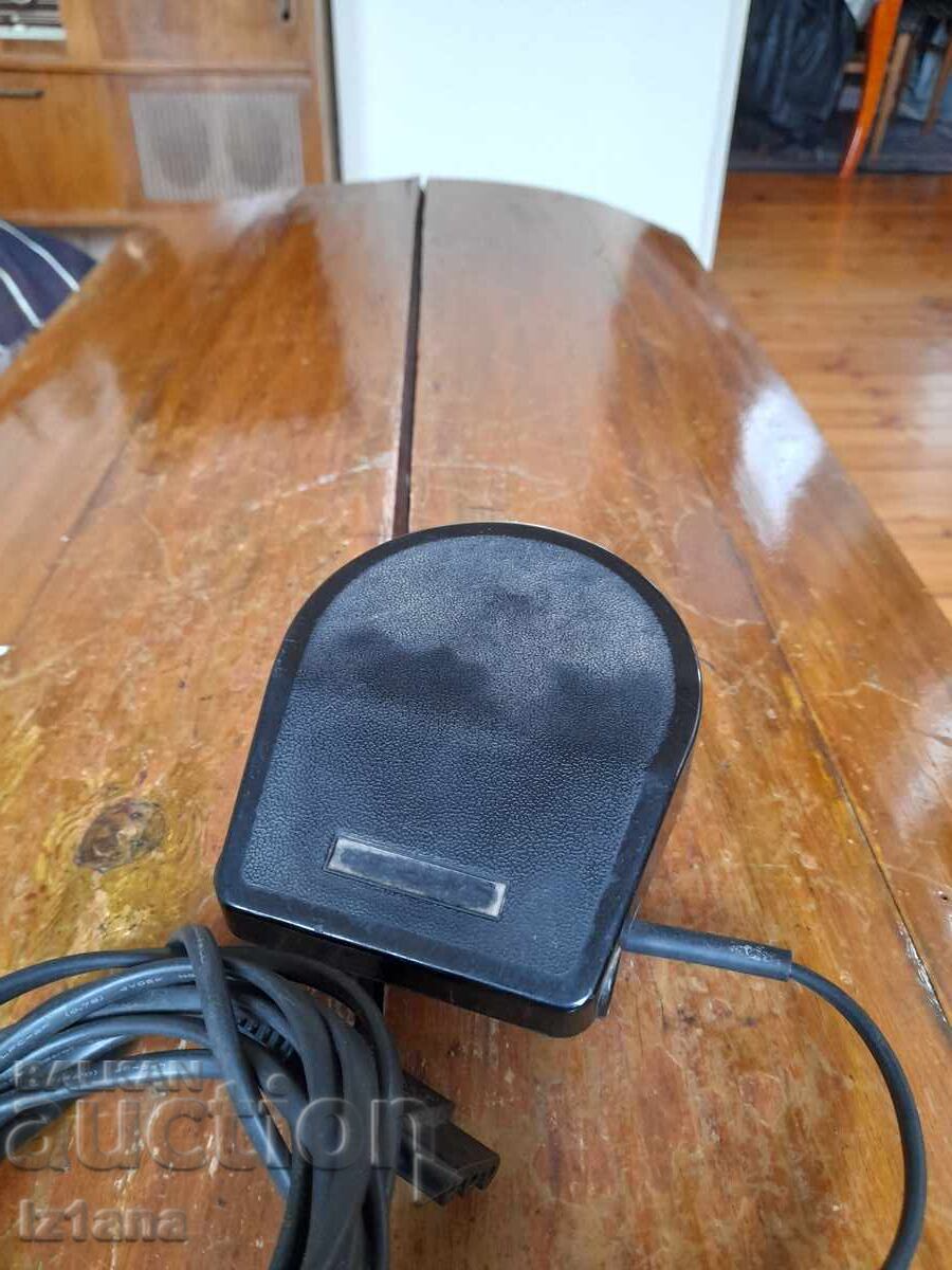 Стар педал за шевна машина с цена € 27.00 | 52.81 лв. Стар педал за шевна машина с цена € 27.00 | 52.81 лв.