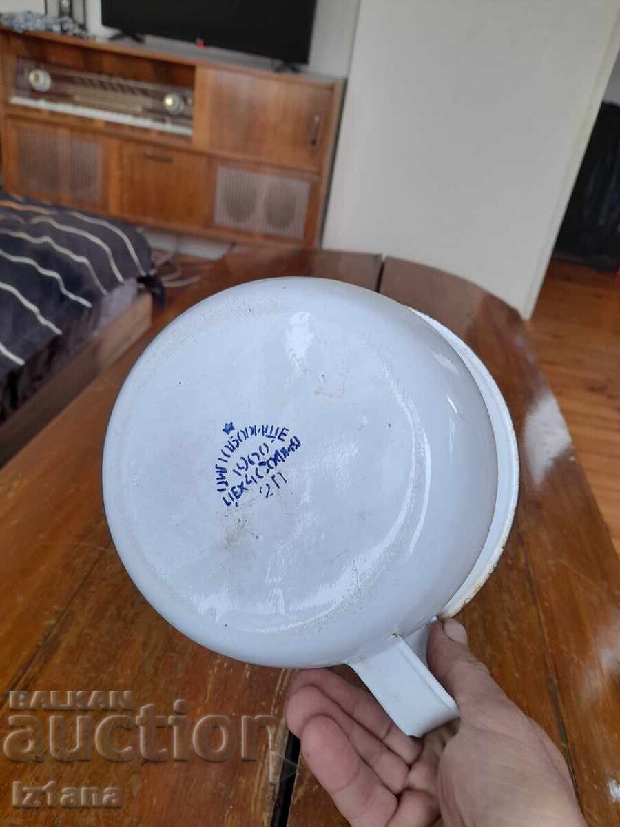 Oala veche emailata, Plinta - 7