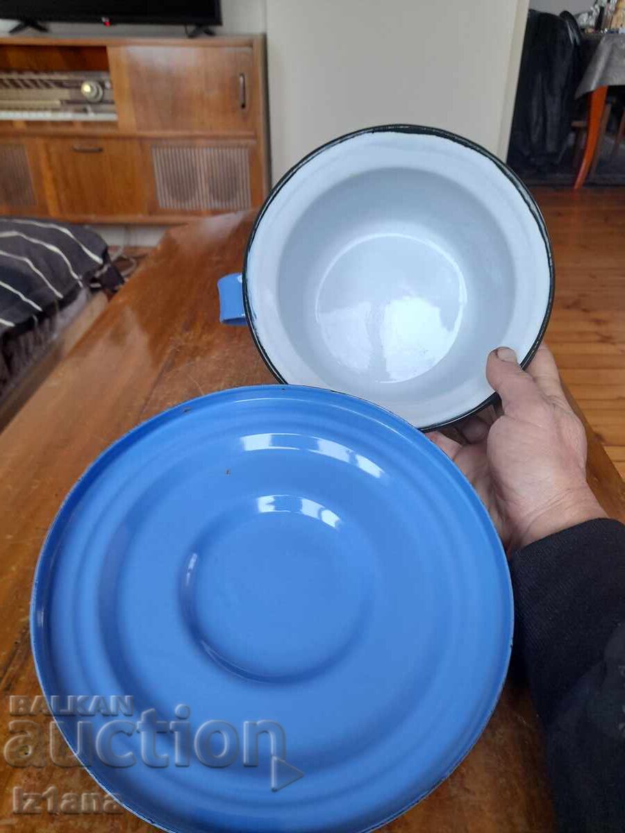 Licitație Oala veche emailata, Plinta