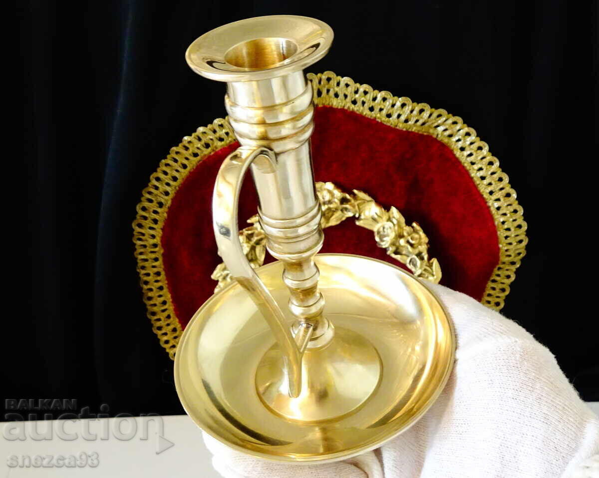 Δημοπρασία Χάλκινο κηροπήγιο με λαβή 15 εκ