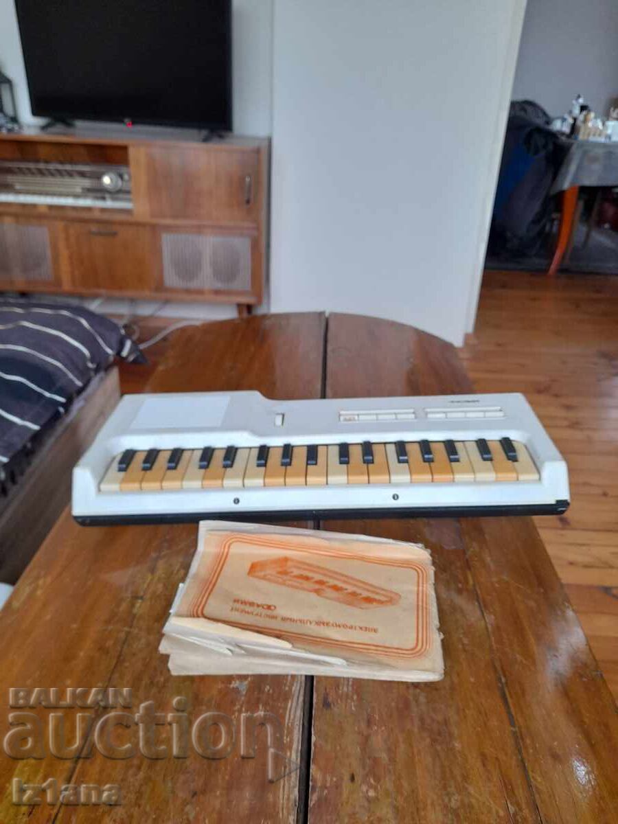 Παλιό συνθεσάιζερ, ηλεκτρικό πιάνο Faemi με τιμή € 90.00 | 176.02 BGN Παλιό συνθεσάιζερ, ηλεκτρικό πιάνο Faemi με τιμή € 90.00 | 176.02 BGN