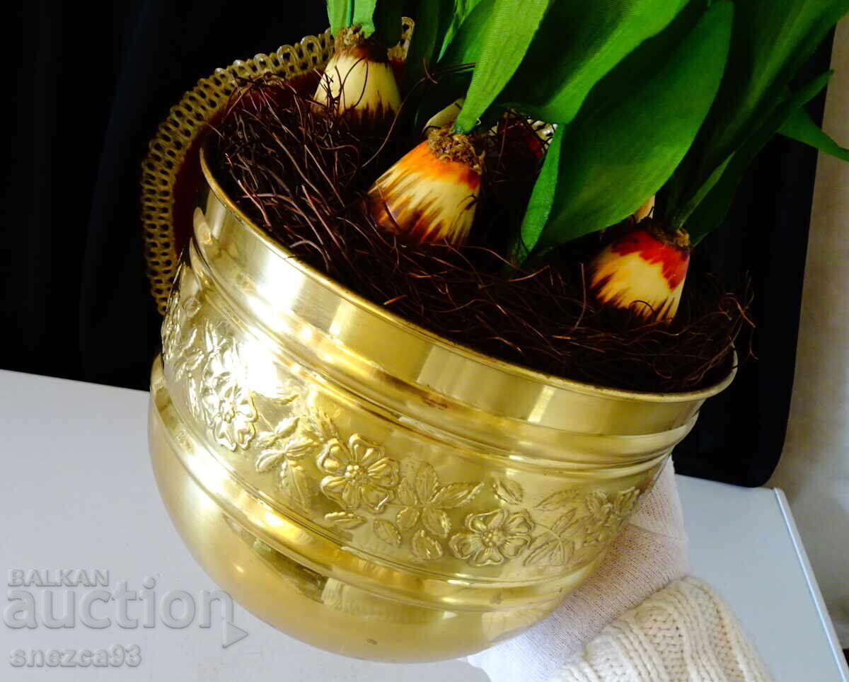 Επιχρυσωμένο κασπώ από ορείχαλκο με διακόσμηση από τεχνητά λουλούδια - 5