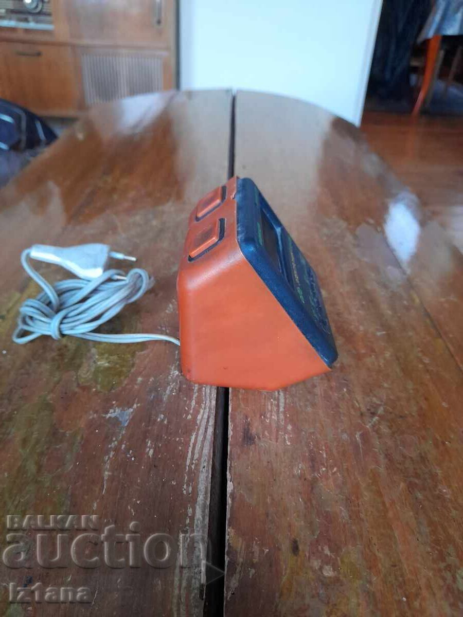 Παλιό επιτραπέζιο ρολόι Electronics 12-41A με τιμή € 22.00 | 43.03 BGN