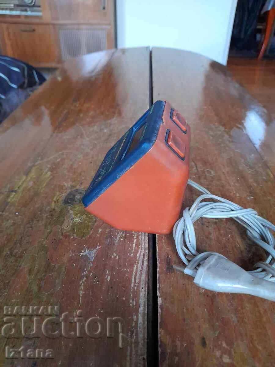 Παράδοση Παλιό επιτραπέζιο ρολόι Electronics 12-41A