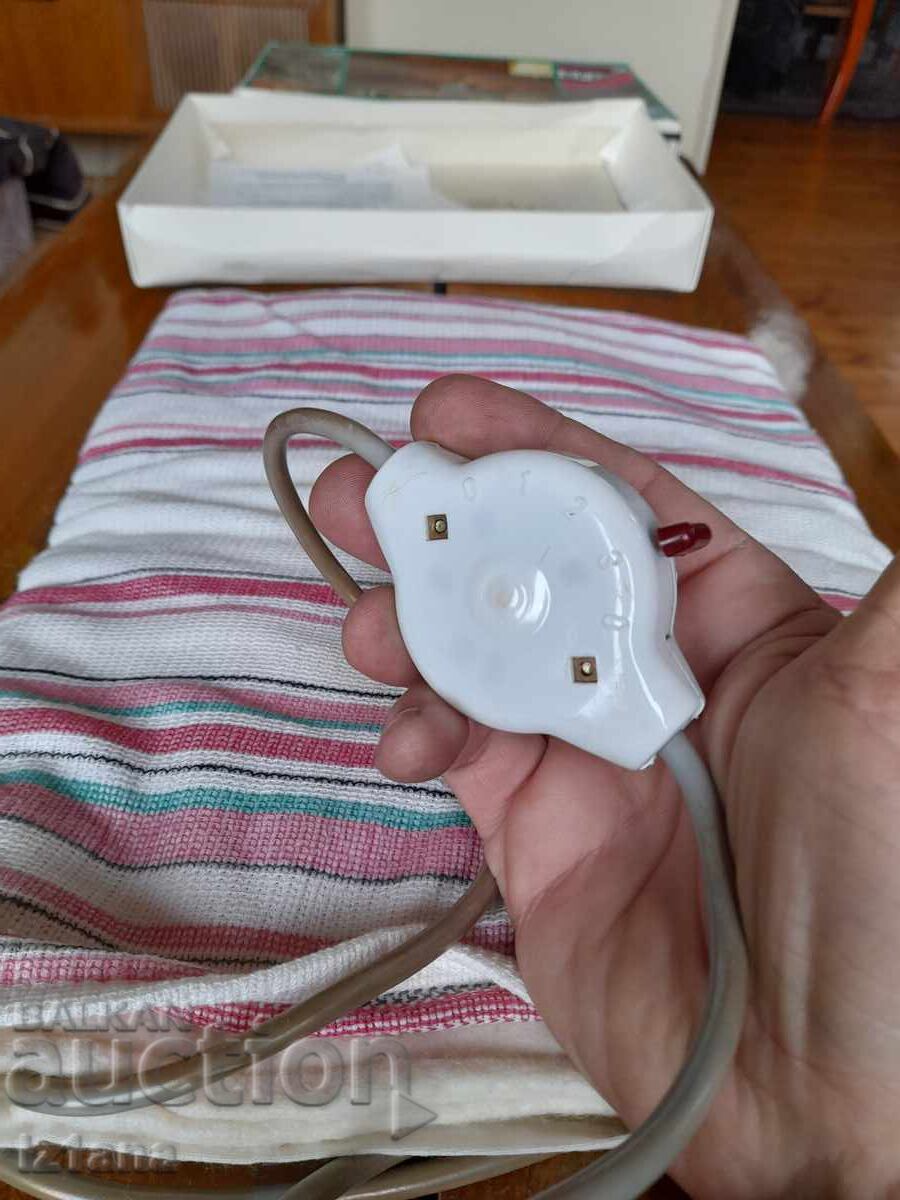 Licitație Veche pernă electrică Aka Efbe