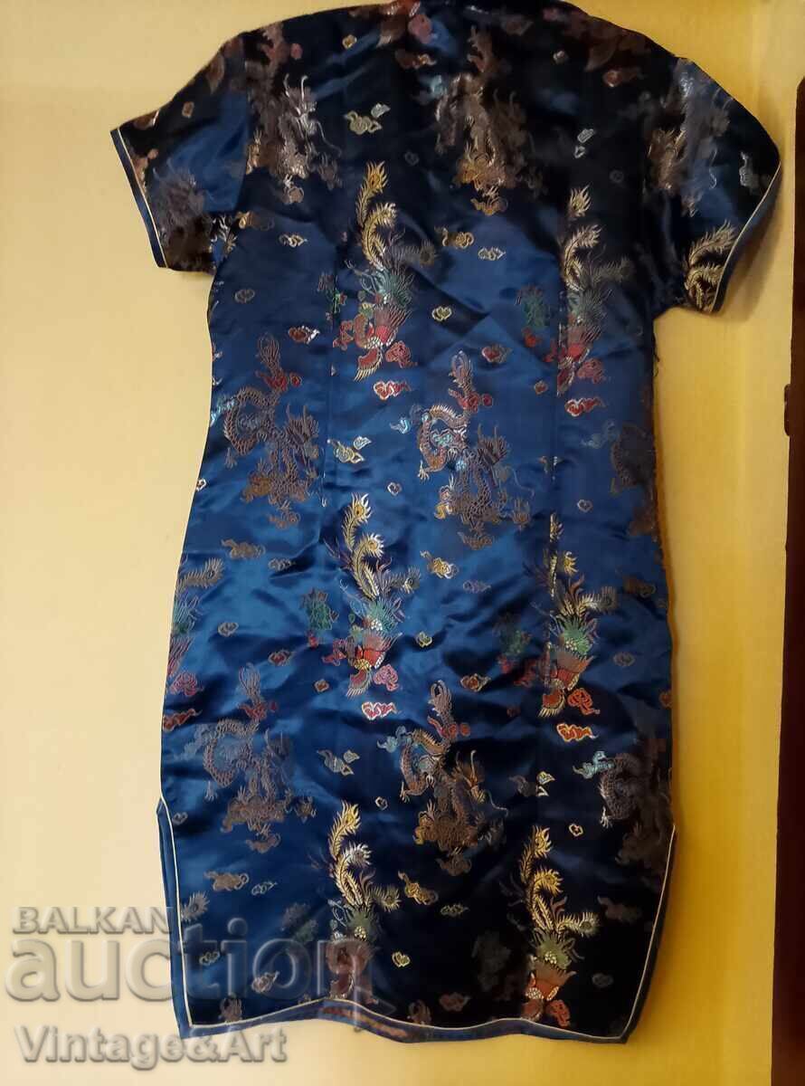 Licitație 2 x Rochie Chineză Autentică și Costumaș pentru Copil