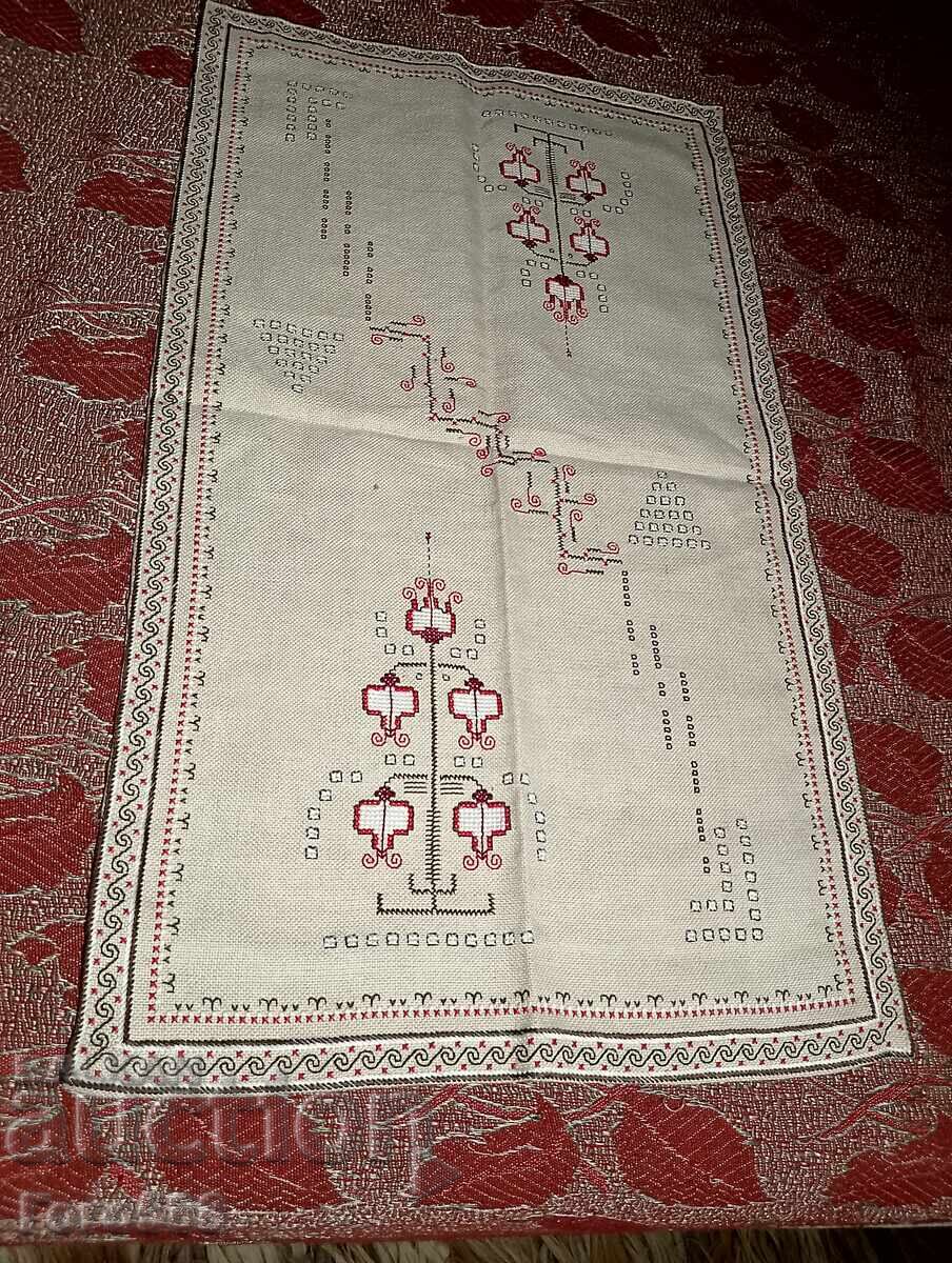 Față de masă mică 01 cu preț € 1.00 | 1.96 BGN