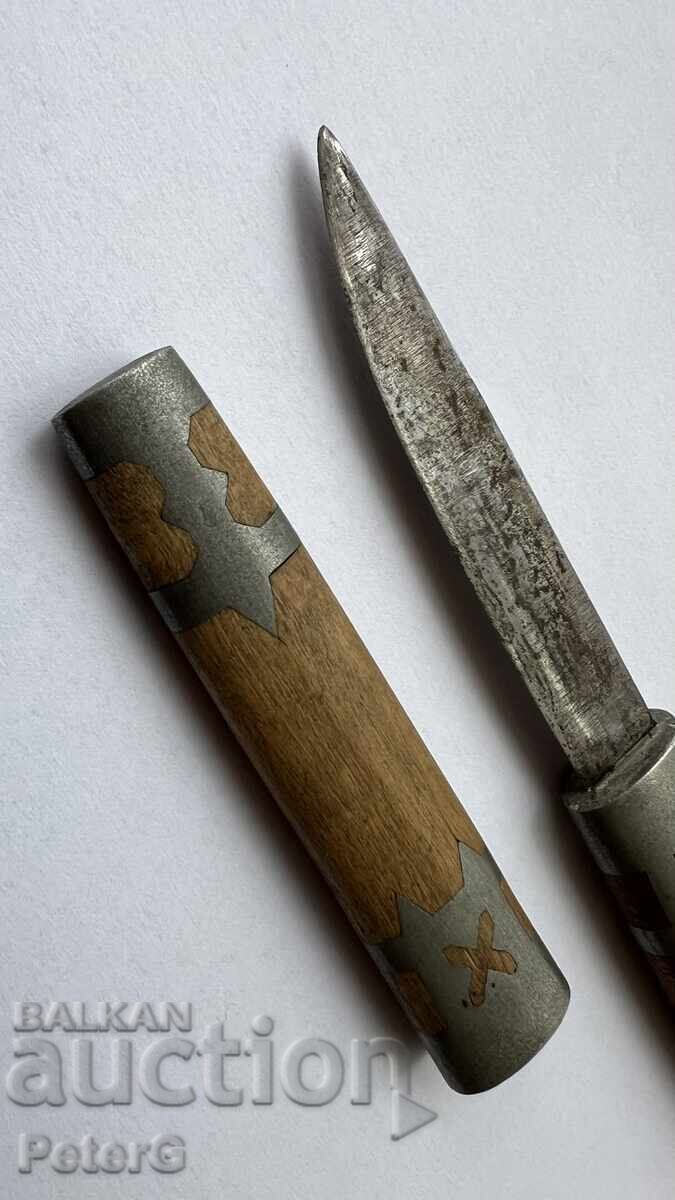 Cuțit lucrat manual, cu mâner din lemn și aplicații metalice cu preț € 10.00 | 19.56 BGN Cuțit lucrat manual, cu mâner din lemn și aplicații metalice cu preț € 10.00 | 19.56 BGN