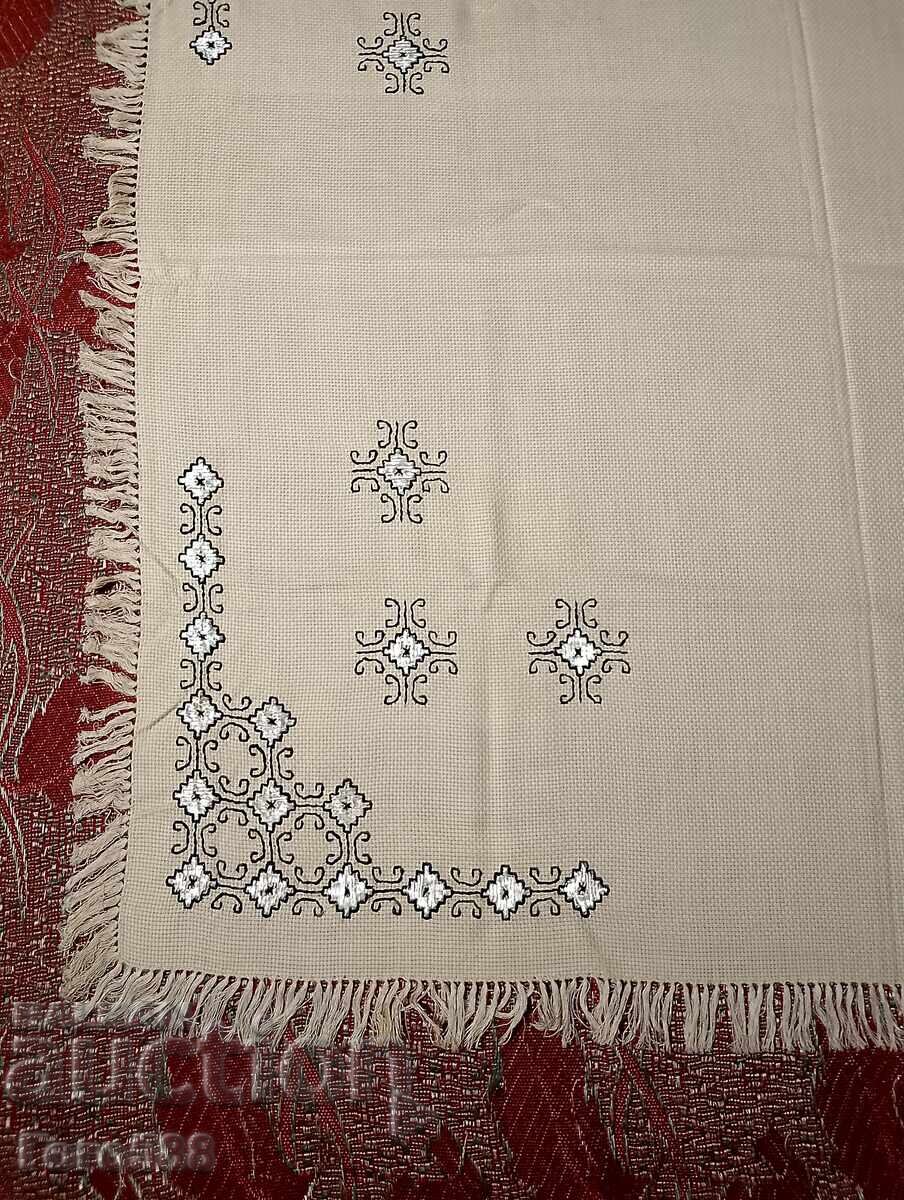 Față de masă mică 02 cu preț € 1.00 | 1.96 BGN