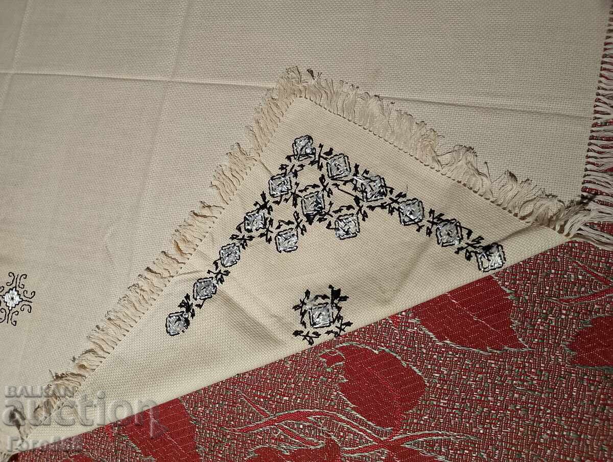 Licitație Față de masă mică 02