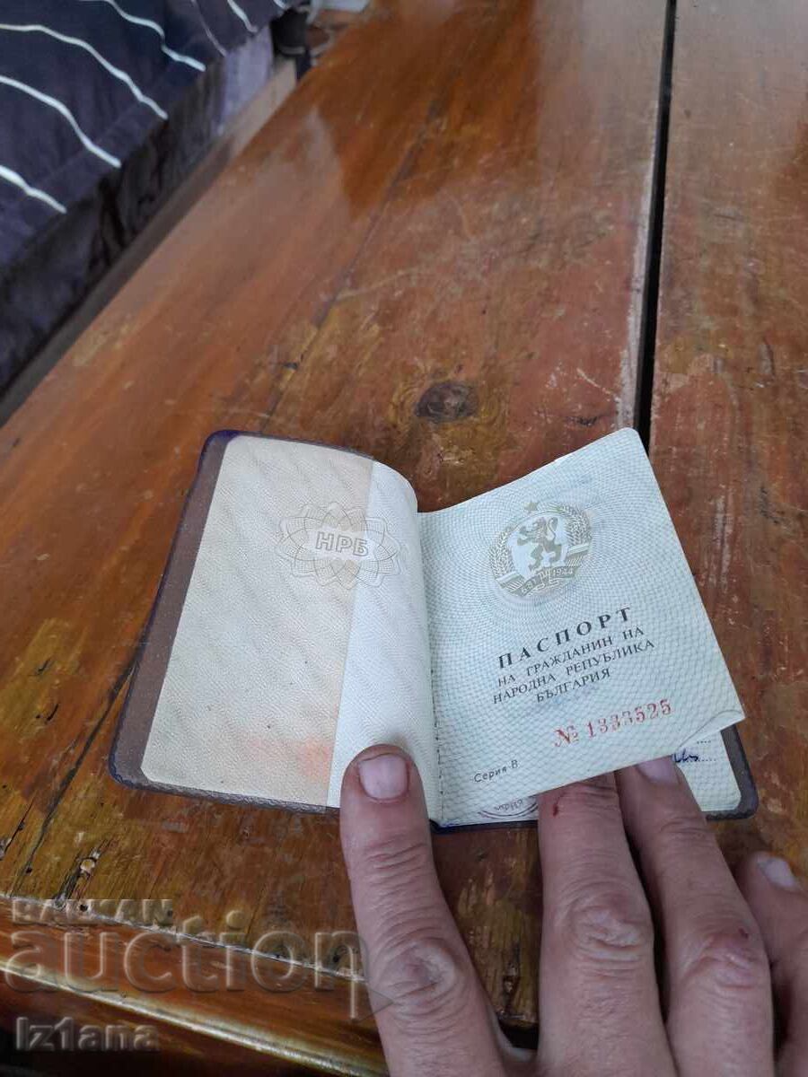 Παλιό διαβατήριο με τιμή € 12.00 | 23.47 BGN