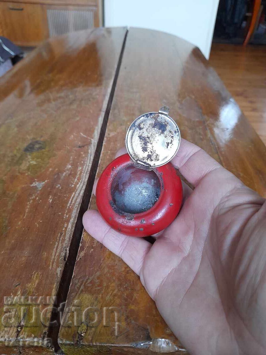 Licitație scrumieră veche Marlboro Licitație scrumieră veche Marlboro