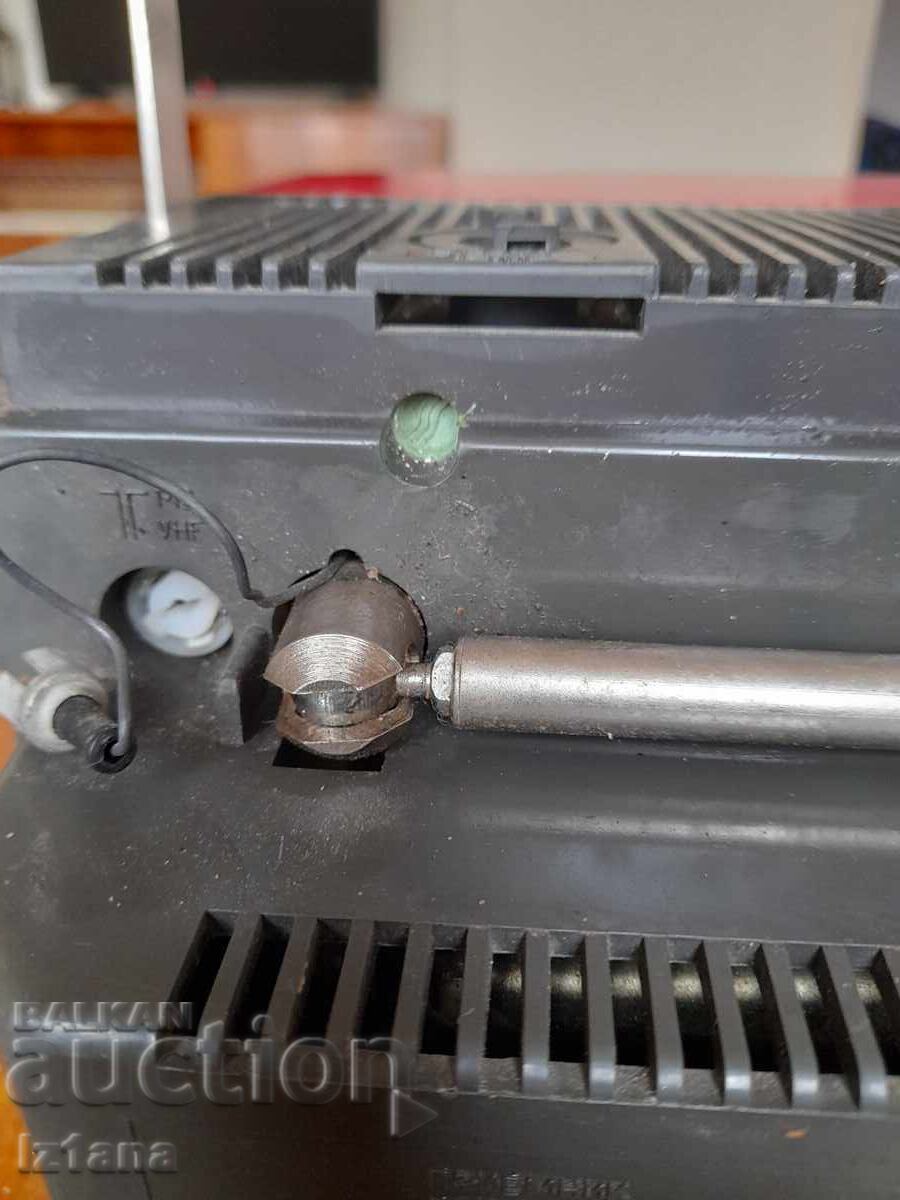 Доставка на Стар телевизор Silelis-405D-1