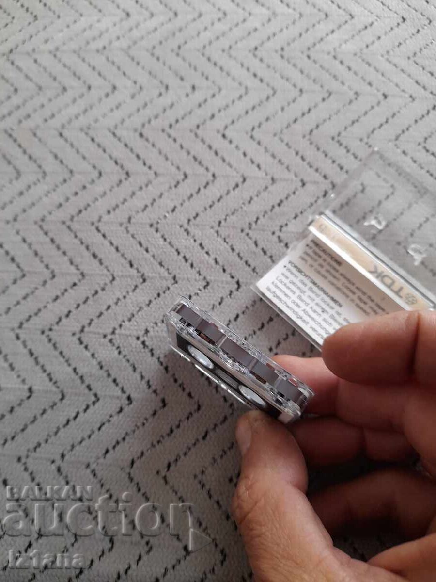 Licitație Veche micro casetă TDK Licitație Veche micro casetă TDK