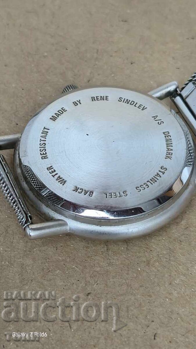 Delivery of WATCH IS RARE I DON'T KNOW IF THE BZC WORKS!!!!!