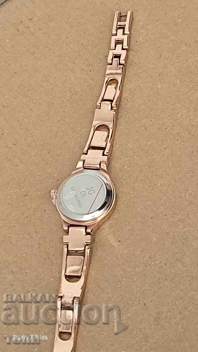 Delivery of WATCH IS RARE I DON'T KNOW IF THE BZC WORKS!!!!