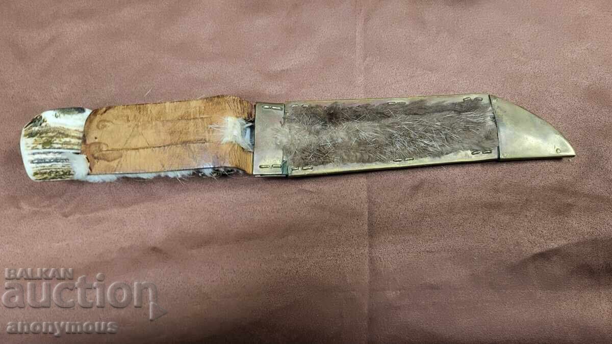 Licitație Cuțit mare masiv de vânătoare, teacă, alamă și corn, mâner
