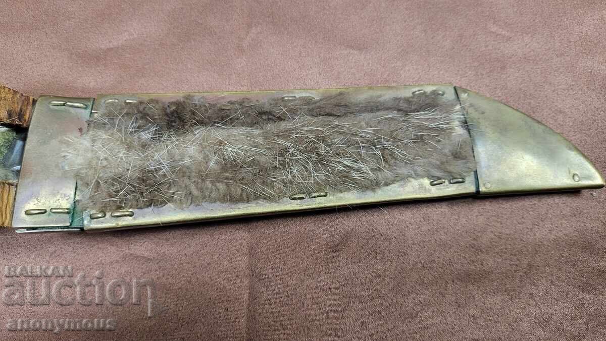 Livrarea Cuțit mare masiv de vânătoare, teacă, alamă și corn, mâner