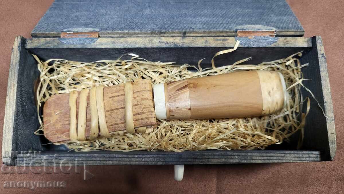 Нож, кама, кинжал с кутия, малко ножче