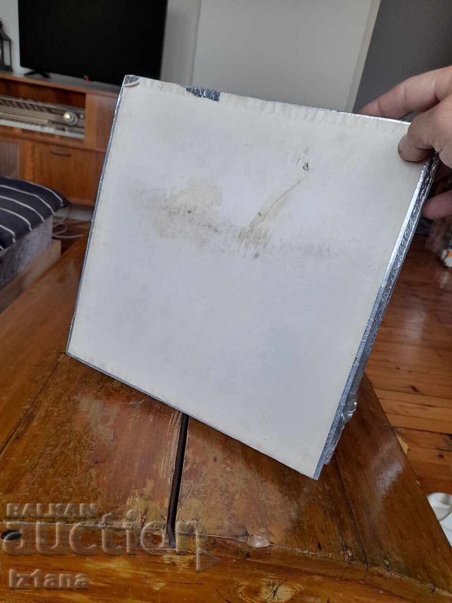 Аукцион Стара кутия от шоколадови бонбони Средец